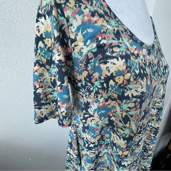 LuLaRoe Irma Shirt Stretchy Top Blue Green Pattern Tunic SZ XXS NWT - Picture 6 of 10